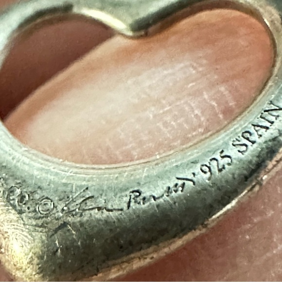 Tiffany & Co. Elsa Peretti Sterling Silver Open Heart pendant. 5535 G - Picture 11 of 13